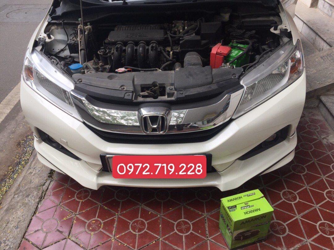 Thay thế ắc quy xe Honda cho quý khách đang vội đi