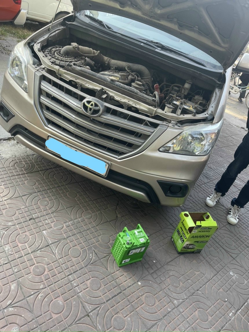 Đại lý ắc quy Minh Anh thay thế ắc quy xe Toyota tận nơi cho khách hàng Đại lý ắc quy Minh Anh thay thế ắc quy xe Toyota tận nơi cho khách hàng